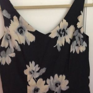Sleeveless dress- black with floral print